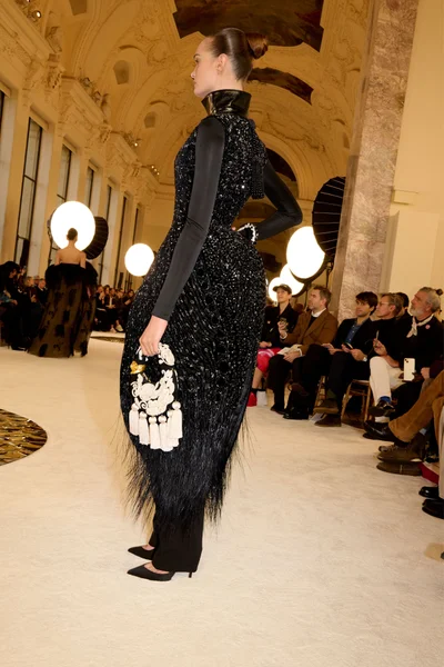Look 18